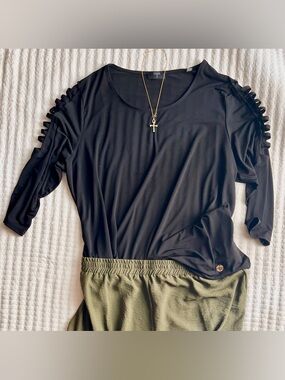 BlackTahari Scoop Neck Long Sleeve Top with Ladder Sleeve Detail